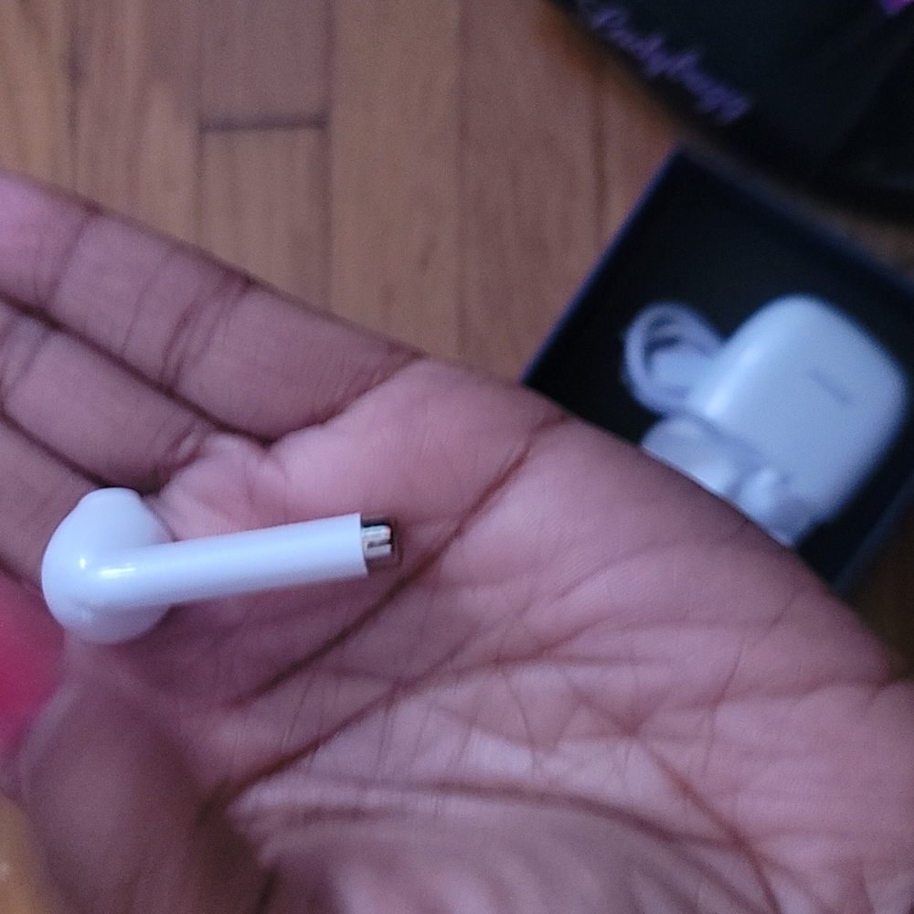 EarBuds - Picture 5 of 7